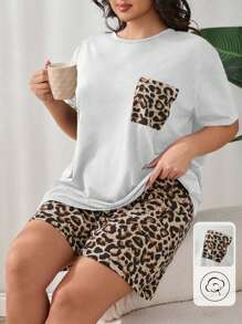 SHEIN Cottnline Conjunto de pijama de 2 piezas para mujer de talla grande con blusa de manga corta con bolsillo con estampado de leopardo y shorts con estampado de leopardo para usar en casa - Blanco - Ver 1