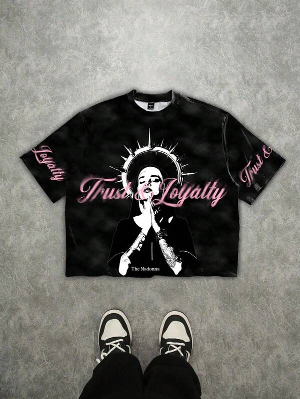 Manfinity ZONE917 Camiseta gráfica oversize lavada estilo urbano para hombres, corte holgado con eslogan rosa y diseño de la Estatua de la Libertad