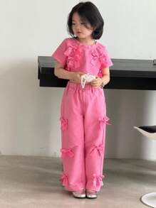 SHEIN DENIMLY YOUNG GIRL 休闲运动百搭可爱校园风街头时尚返校季运动季雪洗工艺牛仔短袖 T 恤和阔腿牛仔裤套装，粉色丝带蝴蝶结点缀拼接设计，全松紧腰带和后部实用口袋裤，酷女孩四季必备时尚百搭实用单品 - 粉色 - 查看 3