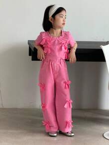 SHEIN DENIMLY YOUNG GIRL 休闲运动百搭可爱校园风街头时尚返校季运动季雪洗工艺牛仔短袖 T 恤和阔腿牛仔裤套装，粉色丝带蝴蝶结点缀拼接设计，全松紧腰带和后部实用口袋裤，酷女孩四季必备时尚百搭实用单品 - 粉色 - 查看 9