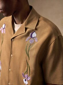 AKNOTIC Business Casual Camisa polo de manga corta casual de corte slim con bordado floral en caqui, adecuada para verano, otoño, vacaciones, uso diario, fiestas, parejas, regalo para hombres