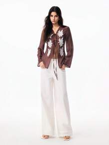 LYSMO 女士棕色领结细节刺绣轻薄喇叭袖衬衫，适合春夏穿着，打造波西米亚风情和夏季度假造型，2025 新款上市 - 棕色 - 查看 4