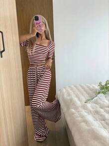 SHEIN 女士短袖 T 恤和长裤条纹印花睡衣套装，休闲 - 紅色 - 查看 3