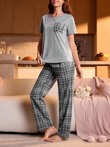 Manfinity Underwear&Sleepwear Basics مجموعة نوم نسائية ملابس علوية قصير الأكمام بجيب وبنطال من القماش المربع قطعتان