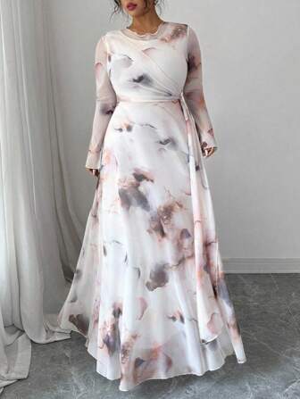 Modelyn Plus Size Damklänning med blommigt mönster i mesh, långärmad, midjeband, veckad fåll, söt sommarklänning