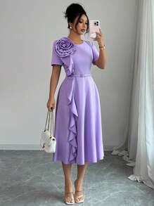 SHEIN Raffinéa Đầm maxi nữ cao cấp, thanh lịch, cổ vuông, tay phồng, họa tiết hoa 3 chiều, eo xếp ly, viền sóng, thích hợp cho mùa xuân hè, màu tím, dáng dài ngang gối, dự tiệc cưới, mùa hè. - Màu tím - Xem 3