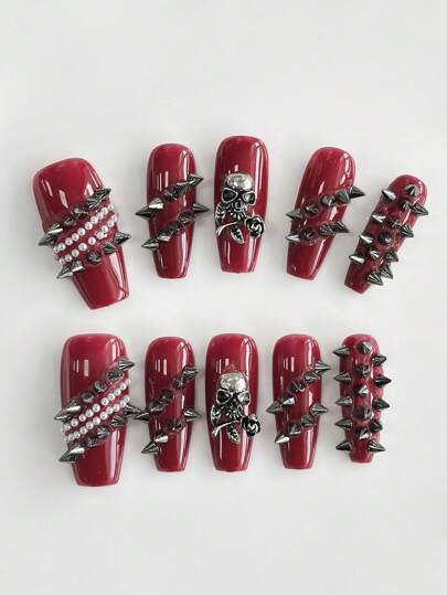 Grunge Punk 10 piezas de uñas postizas de calidad alta con cabeza de esqueleto estilo punk/edge remachada y pintada a mano + 3 hojas de adhesivo doble cara, reutilizables de forma de ataúd media/larga, pegatinas de uñas pintadas a mano en unicolor rojo perla, adecuadas para festivales, fiestas, baile y uso diario