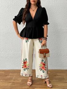 SHEIN Conjunto de verano para mujer de talla grande en color negro sólido con cuello en V y cinturón: Blusa de mujer, pantalones holgados con estampado floral y cinturón, conjunto regular de 2 piezas para primavera, verano y otoño