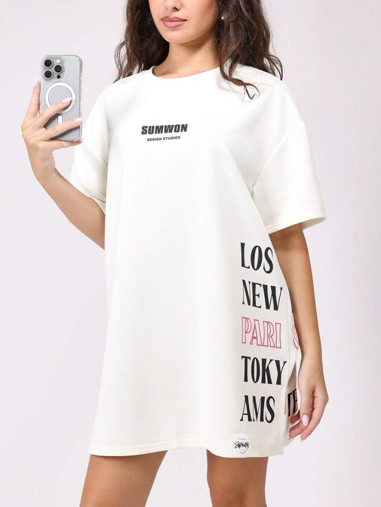 Übergroßes T-Shirt-Kleid mit Städtenamen-Print