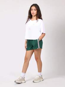 SUMWON Varsity Style 套装，搭配粉色星星细节短袖 V 领短款上衣和侧条纹运动短裤，适合夏季休闲运动 - 彩色 - 查看 8