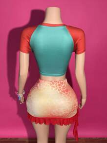 Slaydiva 2025 Große Größen Neuer Sommer Lässig Street Retro Alltag Dating Musik Festival Rundhals Kurzarm Rot und Grün Kontrast Slogan Grüne Pflanze Bedrucktes Kurzes T-Shirt + Asymmetrischer Saum Rüschen Verzierter Hüft-Rock Komplett-Outfit - Verschiedenfarbig - Übersicht 4