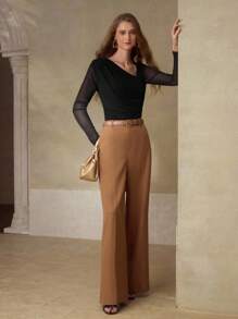 MOTF PREMIUM Camiseta de ajuste ceñido con cuello asimétrico con volantes y detalles de malla translúcida en contraste