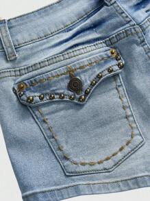 ROMWE Fairycore 女式复古 Y2K 超低腰超短做旧洗脸口袋蝴蝶图案铆钉牛仔短裤 - 淺色水洗藍 - 查看 3