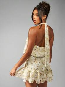 MISSGUIDED Vestido mini de cuello halter de gasa floral para fiesta de verano con volantes en el bajo, vestido de invitada de boda de primavera, sin mangas, para jardín y té de tarde - Multicolor - Ver 2