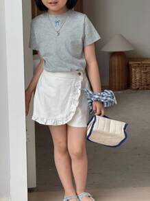 SHEIN Conjunto informal de 3 piezas para niña, de estilo sencillo y cómodo para vacaciones, que incluye una falda pantalón de tela vaquera con volantes, cintura elástica y bolsillos planos en la parte posterior - Multicolor - Ver 7