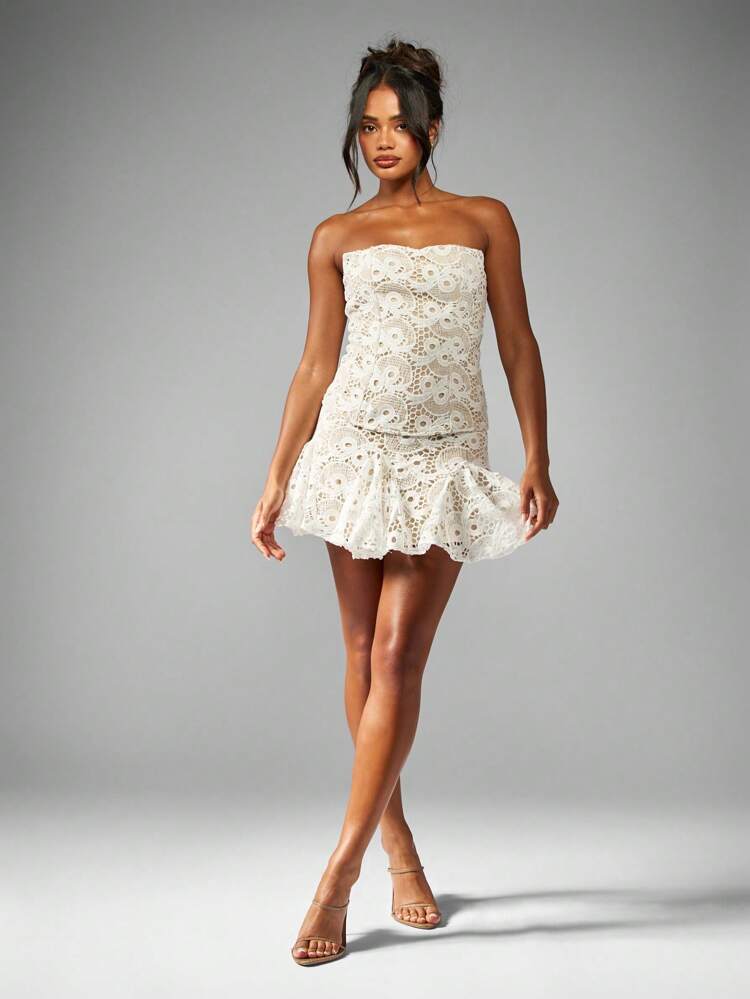 MISSGUIDED Elegant White Lace Broderie Anglaise Flared Ruffled Mini Skirt
