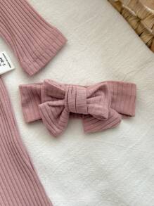 SHEIN 新生女嬰秋冬可愛舒適粉色足連身衣，帶按扣、頭帶和荷葉邊細節