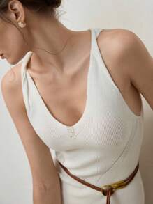 Uhlyne 女士简约婚礼宾客礼服，优雅温柔高端 V 领无袖修身扭纹紧身针织连衣裙，适合夜间外出、约会之夜 - 白色 - 查看 2