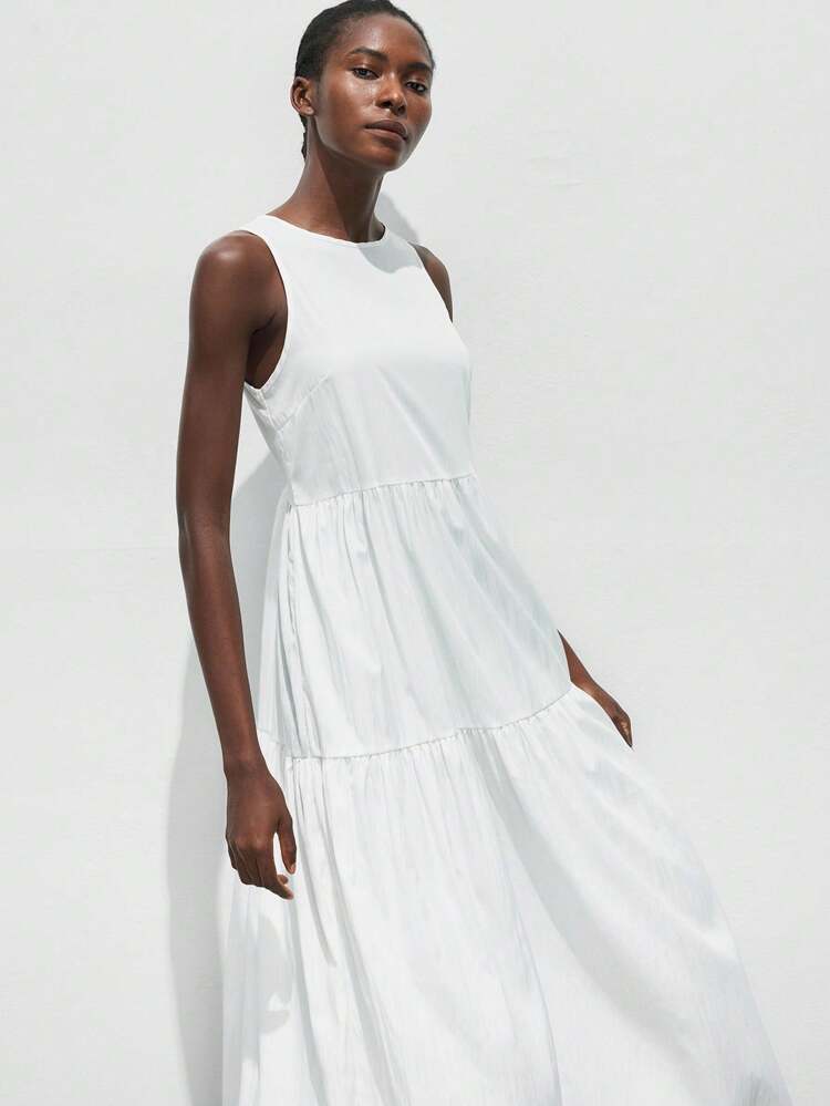 SHEIN Maija 여성용 화이트 오버사이즈 티어드 러플 디자인 여름 드레스, 편안한 라운드 넥, 가로 분할 솔기, 2단 러플 맥시 스커트, 민소매 비치 드레스, 보헤미안 스타일 맥시 드레스가 있는 모던 캐주얼 휴가 복장