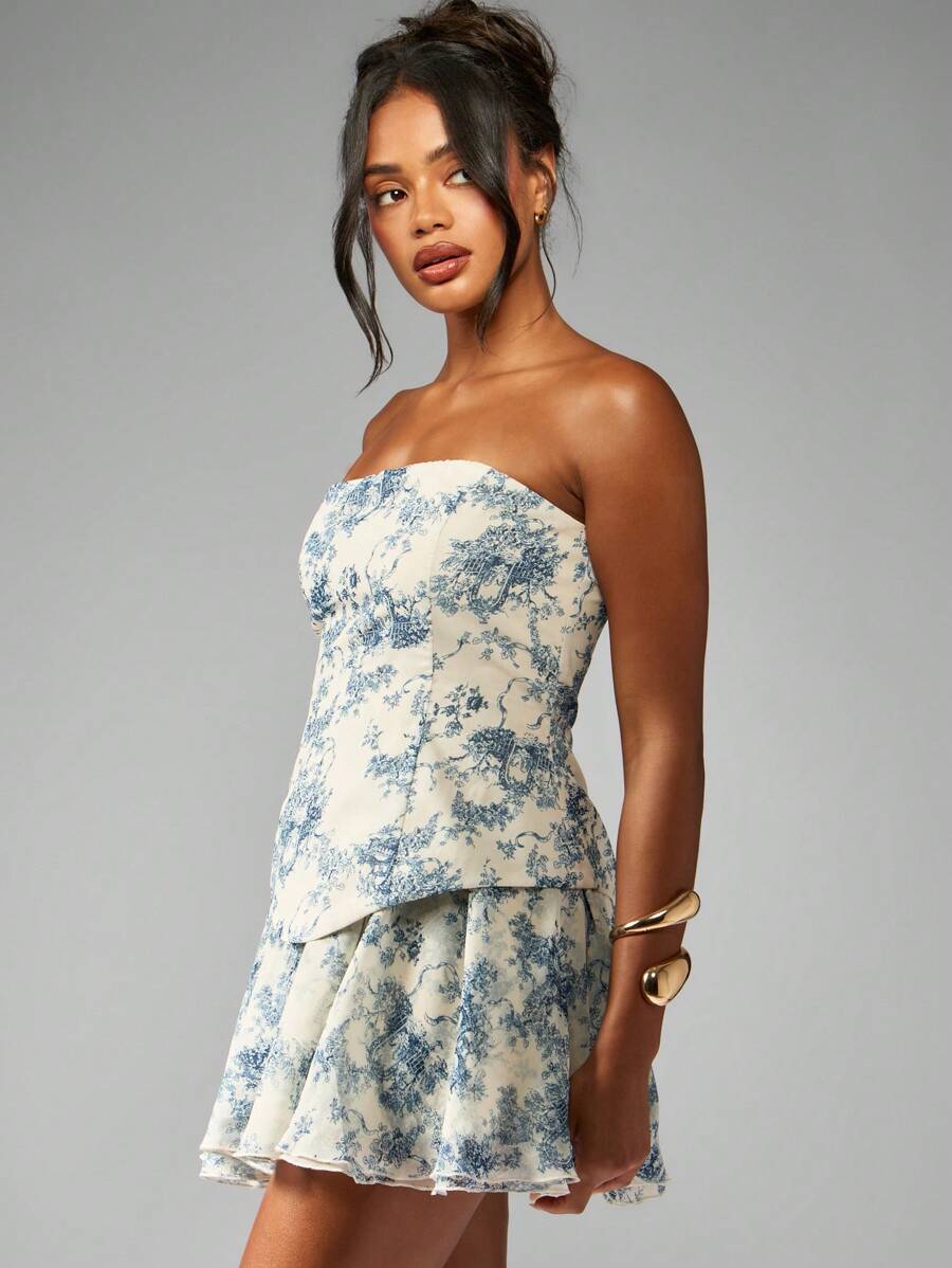MISSGUIDED Vestido mini con estampado de tela de algodón, sin tirantes, falda con vuelo y volantes, de gasa, para fiesta de jardín de verano, ocasión especial, dulce y coqueto - Azul y blanco - Ver 1
