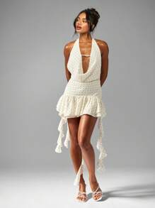 MISSGUIDED Vestido mini halter de lunares de verano de gasa sin espalda, vestido de fiesta con volantes en el bajo, vestido de dama de honor fluido para ocasiones especiales - Blanco - Ver 3