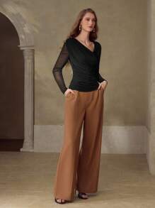 MOTF PREMIUM Camiseta de ajuste ceñido con cuello asimétrico con volantes y detalles de malla translúcida en contraste