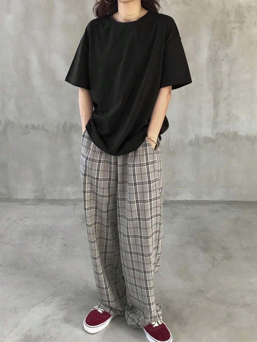 FRIFUL 女士休闲T恤和格子裤套装(2件套),灰色底,夏季家居服套装,女士短款套装 - 黑色 - 查看 1