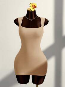 Amplova 宽肩带方领紧身迷你连衣裙 - 卡其色 - 查看 5