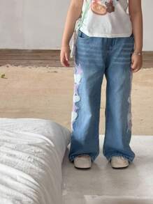SHEIN Denimly 年轻女孩休闲日常都市街头学院风浅洗薰衣草色时尚牛仔阔腿裤，带有星星、心形刺绣、松紧腰身、纽扣前开襟，百搭全年穿着 - 淺色水洗藍 - 查看 3