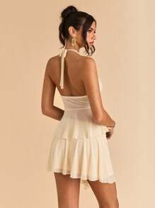 SHEIN BAE Conjunto de 2 piezas de ropa de resort para mujer, compuesto por una blusa de punto semitransparente con cuello halter y hebilla metálica decorativa en color albaricoque, y una falda mini asimétrica con hebilla metálica decorativa