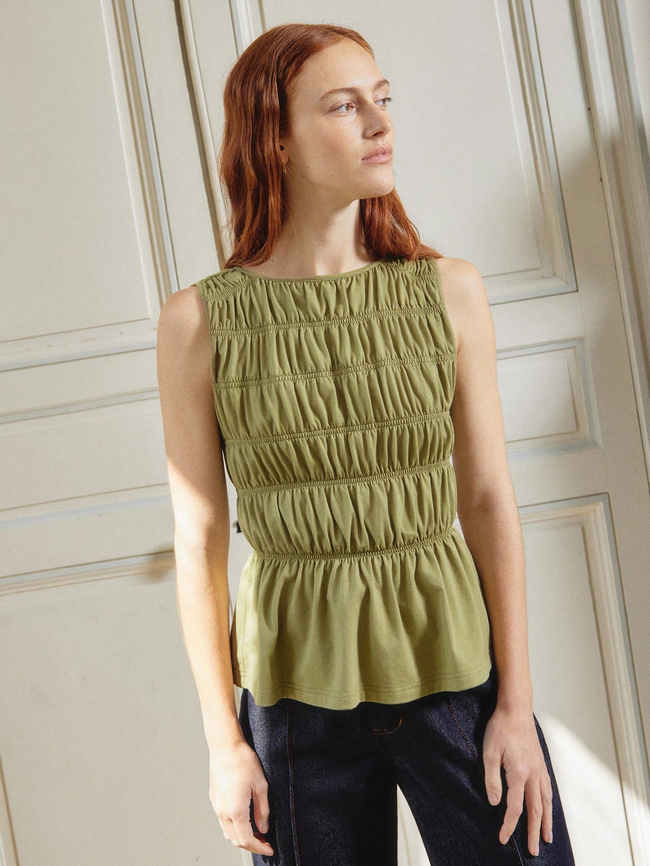Oliwkowozielony, bawełniany top bez rękawów z marszczeniami i rozkloszowanym dołem, uroczy jesienny top, nauczycielski top na powrót do szkoły, jesień i zima