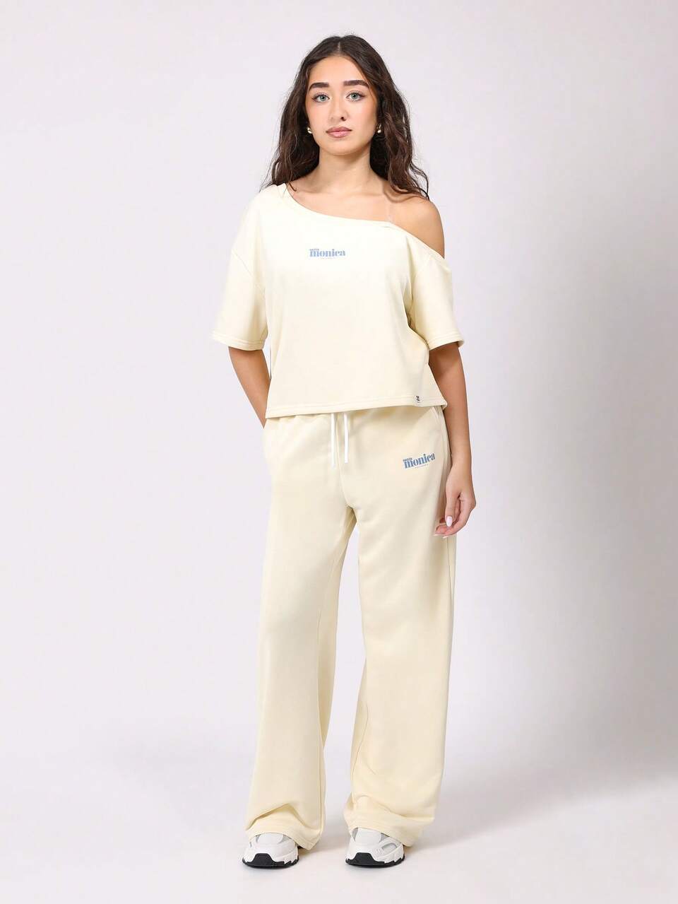 Conjunto de blusa ombro a ombro e calça larga
