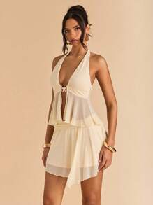SHEIN BAE Conjunto de 2 piezas de ropa de resort para mujer, compuesto por una blusa de punto semitransparente con cuello halter y hebilla metálica decorativa en color albaricoque, y una falda mini asimétrica con hebilla metálica decorativa