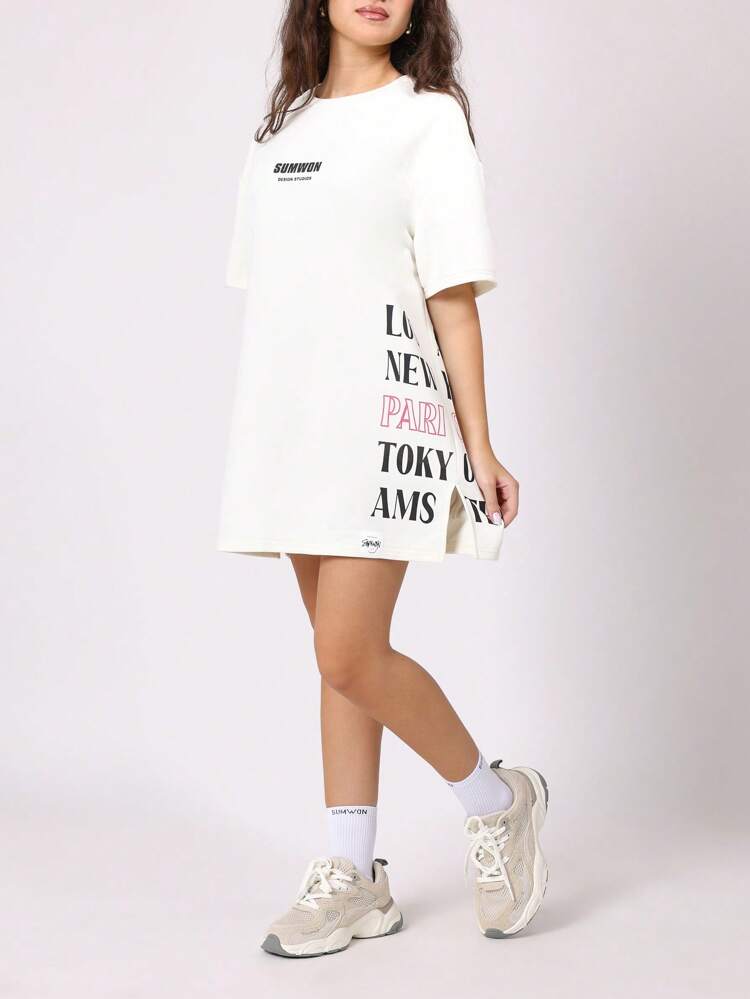 Übergroßes T-Shirt-Kleid mit Städtenamen-Print