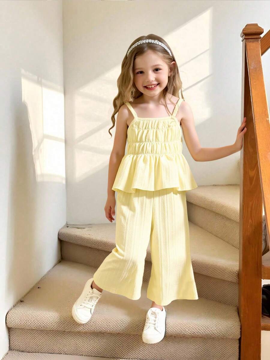 SHEIN Elladie kids طقم صيفي للفتيات الصغيرات يتكون من قميص كامي بتصميم كشكش وبنطال، طقم صيفي كاجوال للفتيات الصغيرات، طقم صيفي من قطعتين للفتيات، طقم قميص كامي بتصميم كشكش وبنطال واسع للساق، طقم صيفي باللون الأصفر من قطعتين للفتيات الصغيرات، طقم أصفر من قطعتين للفتيات المراهقات، طقم قميص كامي وبنطال واسع للساق للفتيات الصغيرات - بيج - مشاهدة 1