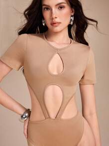 Spring Affair Body de un solo color con recortes sexy