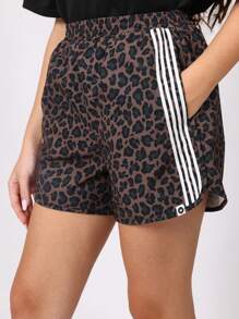 SUMWON 动物纹短裤，中长款，侧条纹设计，适合运动、跑步、夏季春季穿着，豹纹图案，适合健身房训练和休闲运动。