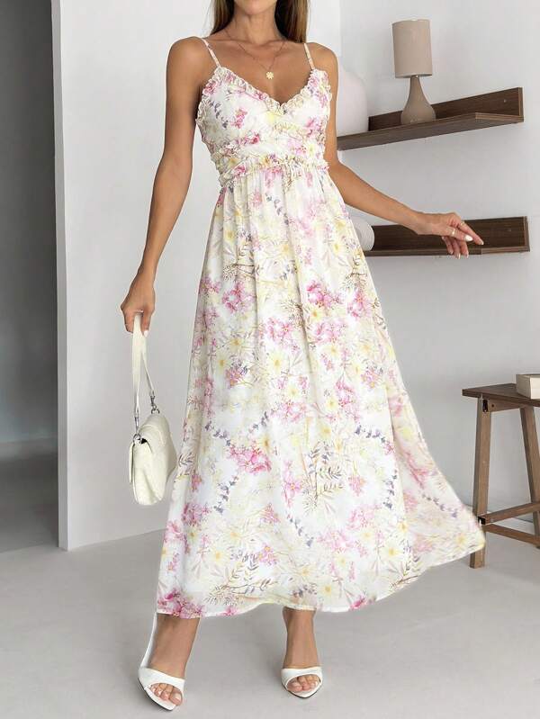 SHEIN Maxi-Kleid mit Blumenmuster, zartes pastellfarbenes Muster, Träger-Design, Taillenschnitt, Chiffon-Material, Sommer-Kollektion, romantischer Stil, V-Ausschnitt-Detail, fließende A-Linie Silhouette, hellcreme Grundfarbe, rosa und gelbes Blumenmuster, geeignet für Strandhochzeiten, feminines Design, perfekt für Sommerevent, hochwertige Qualität, pflegeleichtes Material, urlaubsfertig, eleganter Alltag, bequeme Passform, Frühjahr-Sommer Essentiell