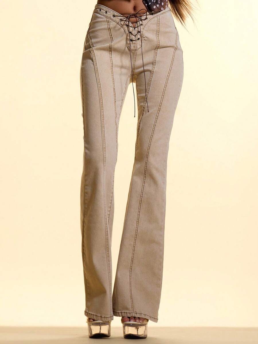 MUSERA 低腰系带修身喇叭牛仔裤，饰有缝线细节，适合夏季伊比沙岛波西米亚风音乐节、性感夜店派对、演出后派对、冬季西部牛仔风、纳什维尔派对等场合，尽显时尚春季风情。 - 卡其色 - 查看 1