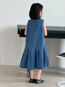 SHEIN Denim-Latzkleid für Mädchen (4–7 Jahre) mit Schleife, Fronttaschen-Design, ganzjährig lässig, zum Pendeln, eleganter, vielseitiger Denim-Artikel, geeignet für den Schulanfang, Feiertagspartys und die Hochzeitssaison - Mittele Waschung - Übersicht 2