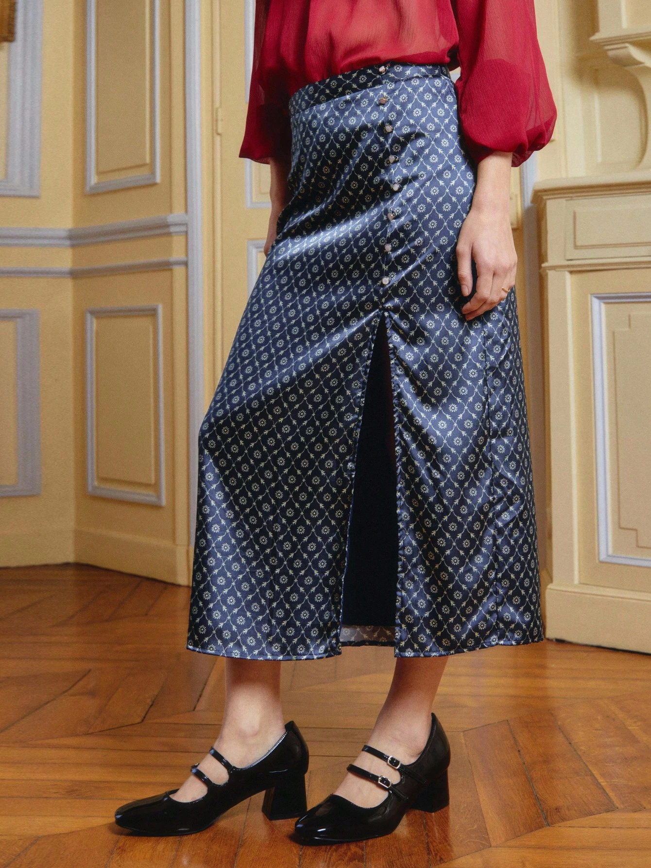 Falda midi de satén con estampado azul marino y detalles de botones laterales, ropa de mujer para otoño, atuendos de oficina, atuendos de maestras, otoño e invierno