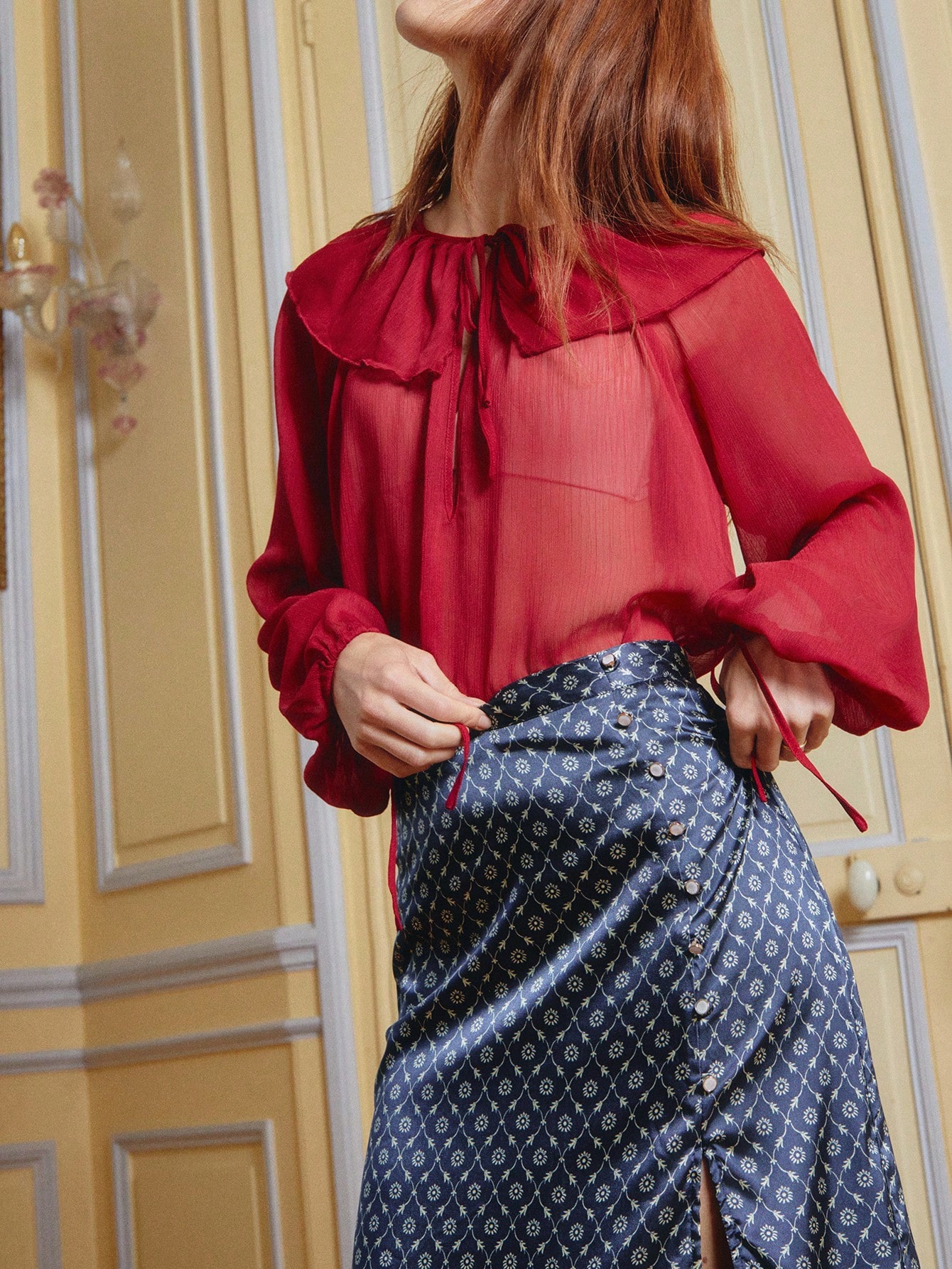 Falda midi de satén con estampado azul marino y detalles de botones laterales, ropa de mujer para otoño, atuendos de oficina, atuendos de maestras, otoño e invierno