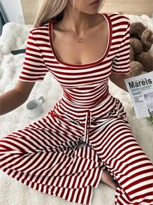 SHEIN 女士短袖 T 恤和长裤条纹印花睡衣套装，休闲 - 紅色 - 查看 5