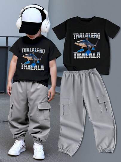 SHEIN 休闲装：趣味图案印花短袖上衣和松紧袖口工装裤套装，适合幼儿男孩