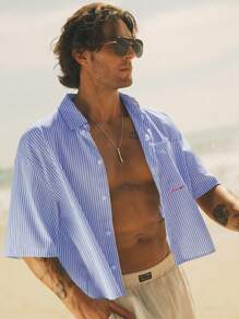 HIMLAND Camisa de manga corta con rayas y bordado estilo americano, de corte holgado y casual para hombres