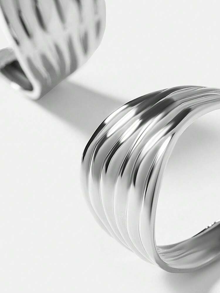 1 PAIR VERSATILE ASYMMETRICAL SILVER TEXTURED HOOP EARRINGS