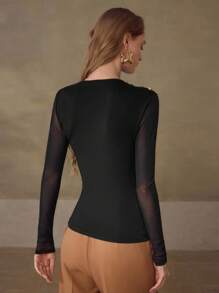 MOTF PREMIUM Camiseta de ajuste ceñido con cuello asimétrico con volantes y detalles de malla translúcida en contraste