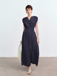 Aalyst 女士纯色休闲优雅高档夏季假日通勤舒适宽松亚麻 V 领无袖小落肩聚拢腰部 D 形环扣口袋长裙 - 藏蓝色 - 查看 4