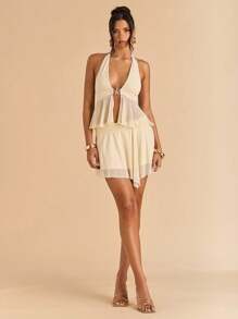 SHEIN BAE Conjunto de 2 piezas de ropa de resort para mujer, compuesto por una blusa de punto semitransparente con cuello halter y hebilla metálica decorativa en color albaricoque, y una falda mini asimétrica con hebilla metálica decorativa