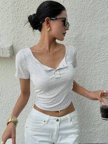 DAZY 女式夏季休闲纽扣半襟短款修身纯色T恤 - 淺灰色 - 查看 4